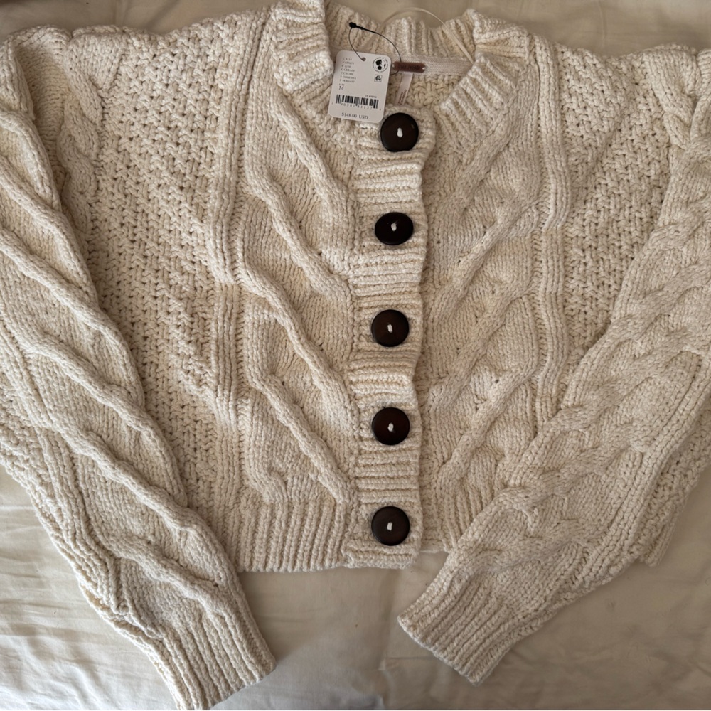 Free People crop cable cardigan sweater. Medium. Super cute and classic style.